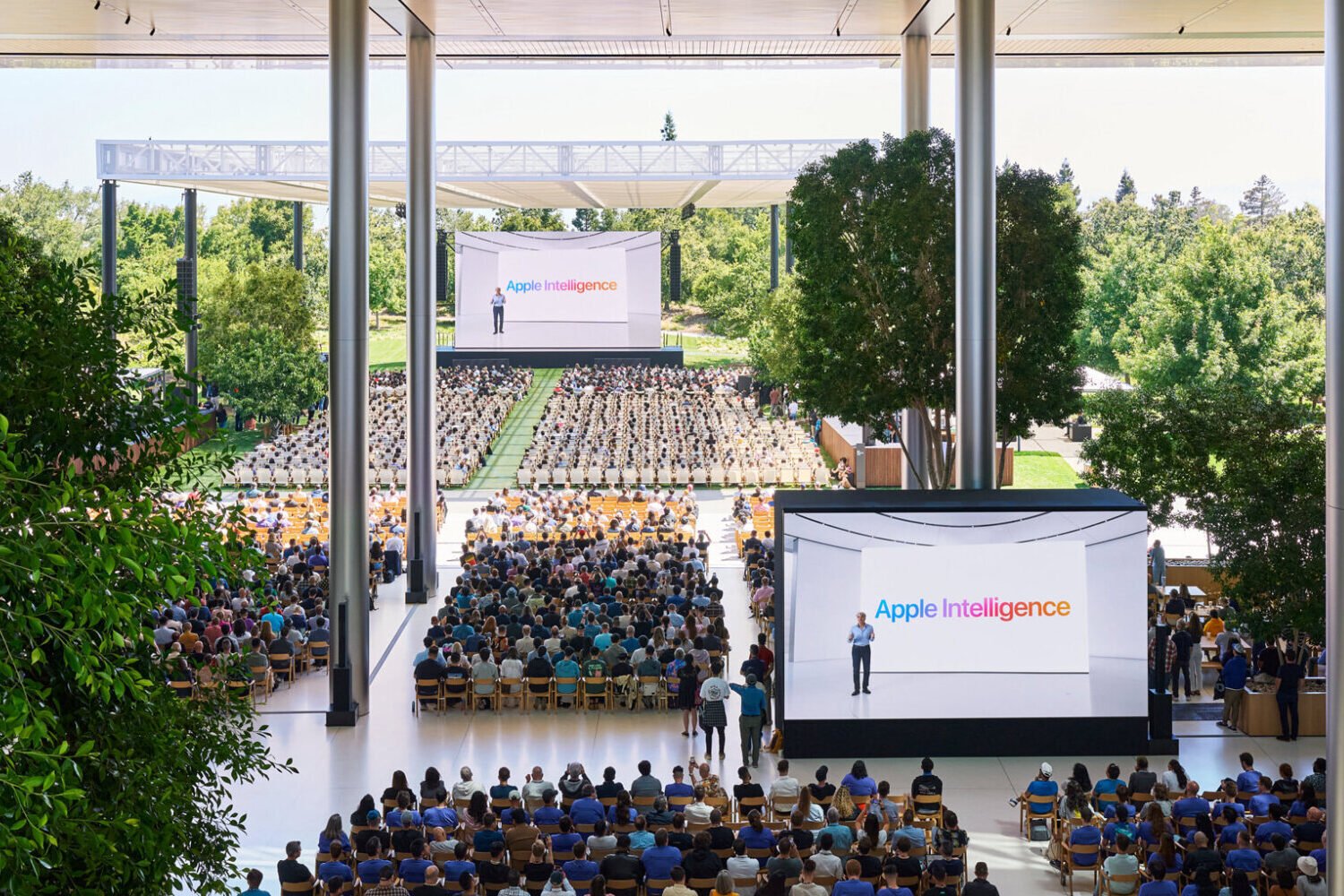 Apple Wwdc24 Event Photos Developers Watch Keynote 240610 Big.jpg.large 2x